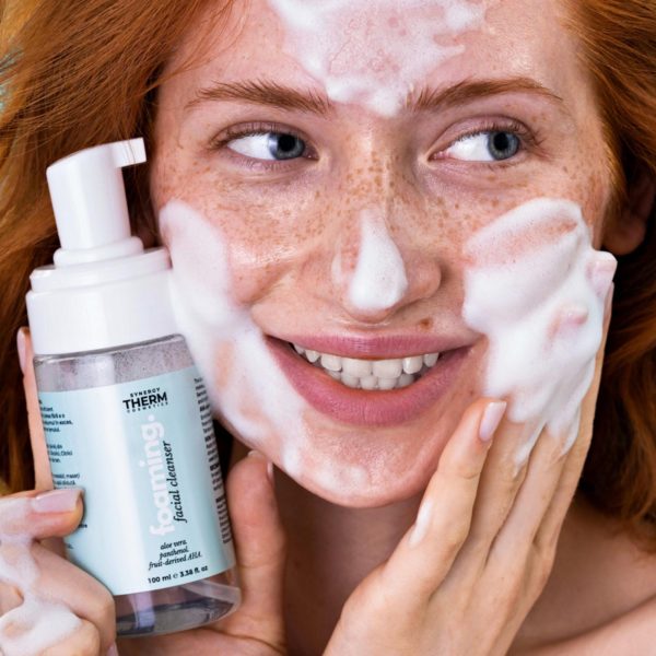 Spumă curățare ten, Mini Foaming Facial Cleanser 100ml, demachiant tip spumă cu acizi derivați din fructe, Aloe Vera și Panthenol