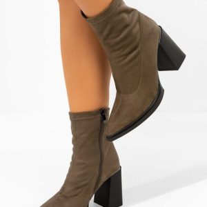 20251111-329150.jpg Botine cu toc gros Carisma maro