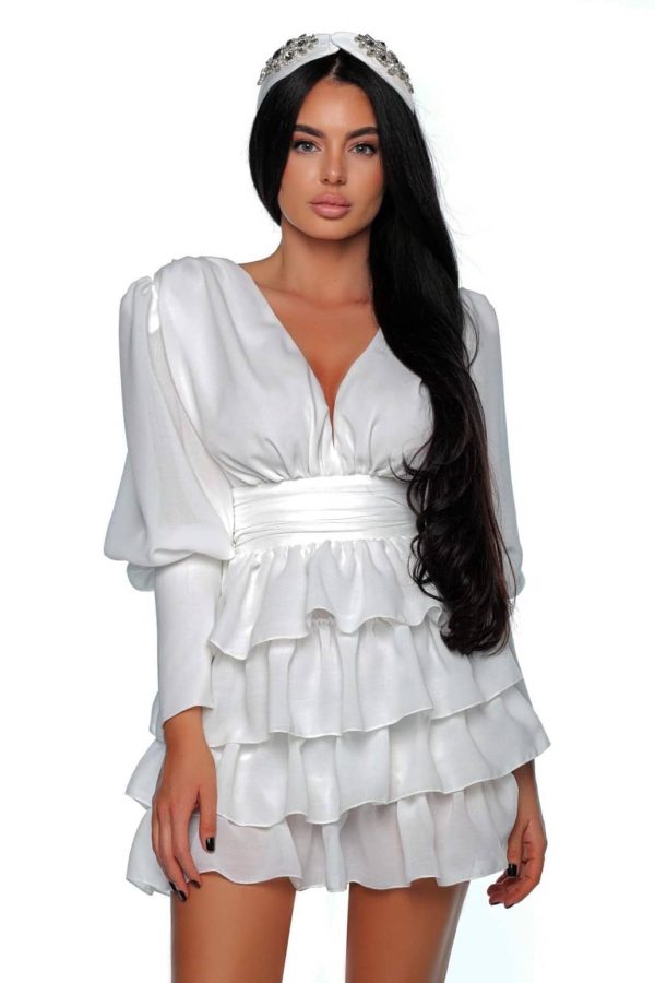 423903912_866256181940994_3773743578654191677_n-1.jpg White dress