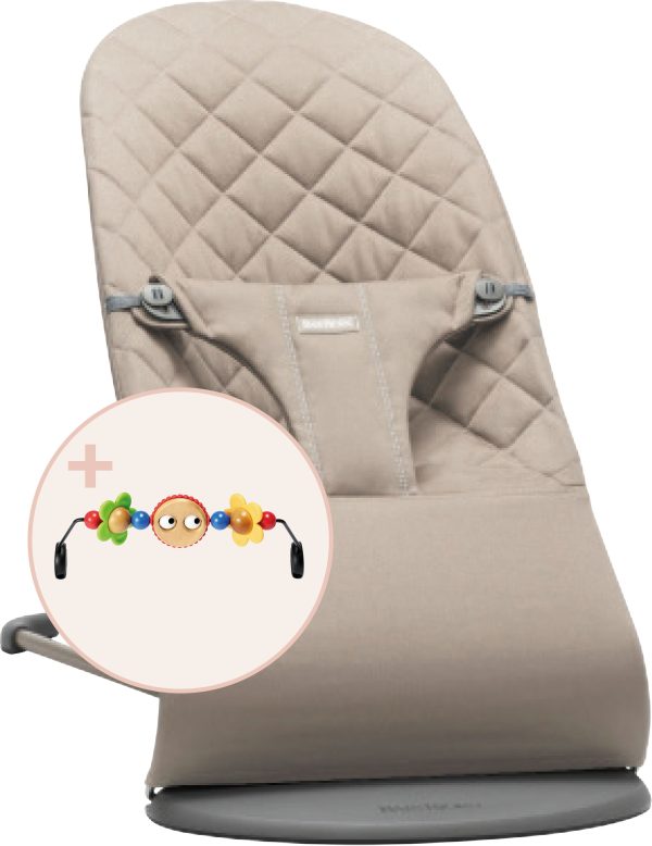 606017-bundle-bliss-sandgrey-co-classic-googlyeyes-large.jpg BabyBjorn - Balansoar din tesatura matlasata cu aspect Clasic, Bliss Sand Grey, cu bara de jucarii inclusa