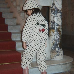 AW26-KUKZSK-01X_F0.jpg Konges Sløjd jachetă pentru copii din polar JODY EMBROIDERY TEDDY JACKET GRS