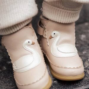AW26-OBGZFS-03X_F0.jpg Donsje încălțăminte de iarnă pentru bebeluși din nubuck Sify Shoes Swan