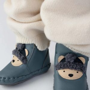 AW26-OBKZEP-67X_F0.jpg Donsje încălțăminte pentru bebeluși din piele Junus Booties Polar Bear