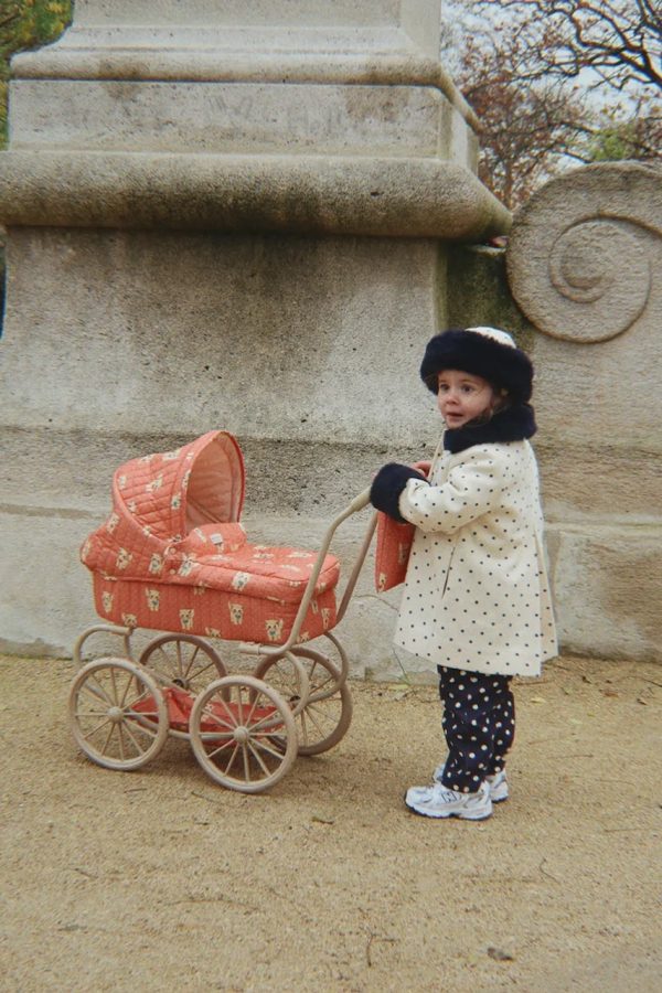 AW26-ZBGZZS-24X_F0.jpg Konges Sløjd cărucior de păpuși pentru copii din bumbac MINNIE DOLL PRAM