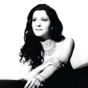 Angela-Gheorghiu_coperta-1.jpg Angela Gheorghiu. O viaţă pentru artă