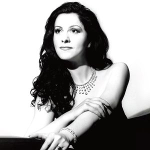 Angela-Gheorghiu_soft_coperta_site.jpg Angela Gheorghiu. O viaţă pentru artă