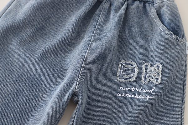 Compleu-Baieti-3-Piese-–-Vesta-Denim-Hanorac-si-Blugi1.jpg Compleu Băieți 3 Piese Gri – Vestă Denim, Hanorac și Blugi - 3-4 ani