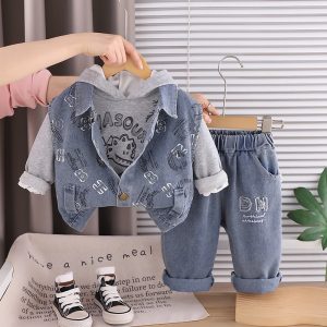 Compleu-Baieti-3-Piese-–-Vesta-Denim-Hanorac-si-Blugi2.jpg Compleu Băieți 3 Piese Gri – Vestă Denim, Hanorac și Blugi - 3-4 ani