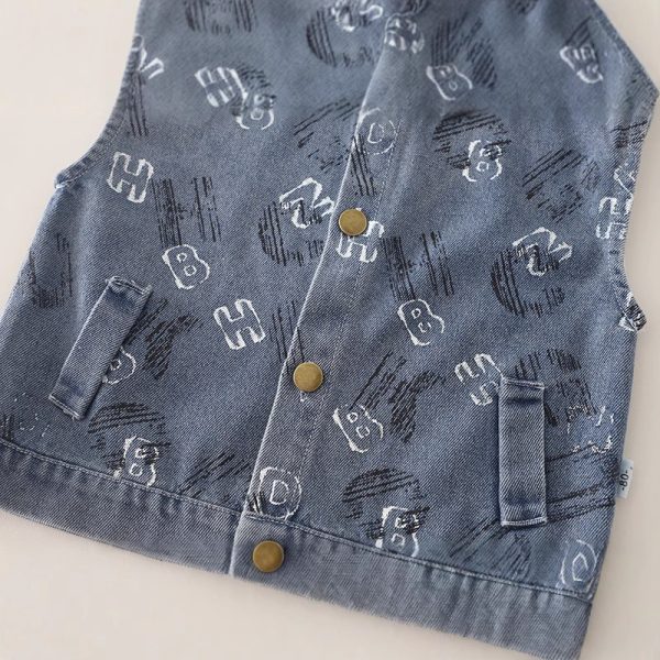 Compleu-Baieti-3-Piese-–-Vesta-Denim-Hanorac-si-Blugi3.jpg Compleu Băieți 3 Piese Gri – Vestă Denim, Hanorac și Blugi - 3-4 ani