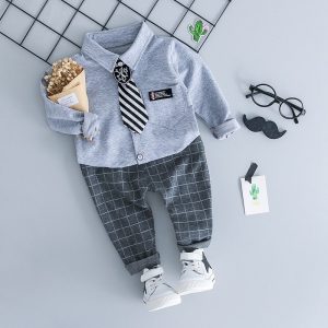 Costumas-Baieti-Elegant-Cu-Camasa-Gri.jpeg Costum Baieți Elegant Cu Cămașă Gri - 18-24 luni