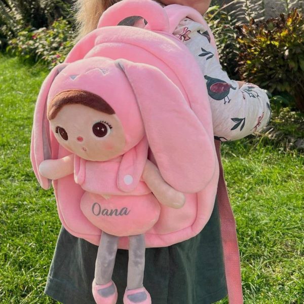 Ghiozdan-Personalizat-cu-papusa-detasabila-iepuras.jpg Ghiozdan personalizat Iepuras