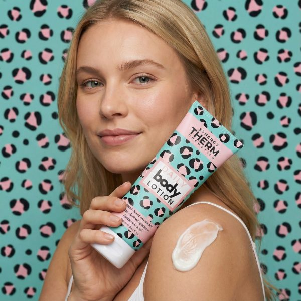 Lotiune-Hidratanta-pentru-Corp-Daily-Body-Lotion-cu-Ceramide-Vegetale-Squalane-din-Masline-Acid-Hialuronic-–-Formula-Imbunatatita-3.jpg Loțiune Hidratantă pentru Corp Daily Body Lotion cu Ceramide Vegetale, Squalane din Măsline & Acid Hialuronic – Formulă Îmbunătățită