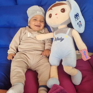 Papusa-personalizata-Iepuras-baietel.jpg Papusa personalizata de plus Iepuras Baietel (XL)
