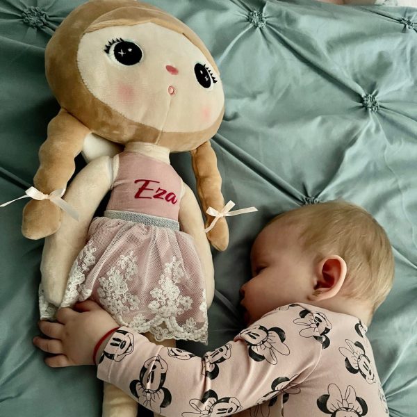Papusa-personalizata-Ingeras-roz-cu-codite.jpg Papusa personalizata Ingeras cu codite Roz