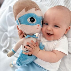 Papusa-personalizata-Super-Boy-cu-Pelerina2.jpg Papusa personalizata de plus Super Boy cu Pelerina
