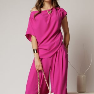 bluza-dama-fucsia-cu-croi-lejer-si-brosa-fixa-la-decolteu-1469848-1155013-4.jpeg Bluza dama fucsia cu croi lejer si brosa fixa la decolteu