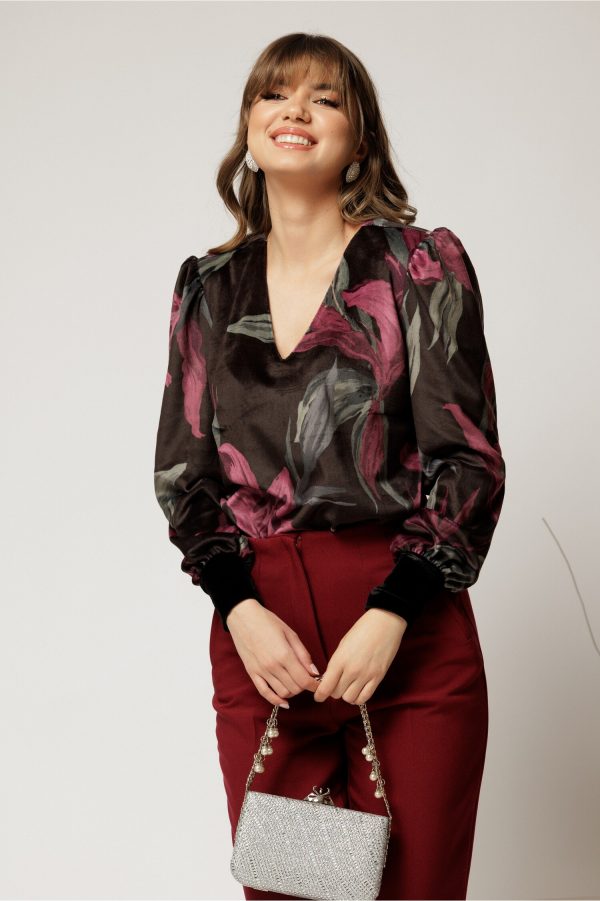 bluza-dy-fashion-din-catifea-cu-imprimeu-mov-si-decolteu-in-v-1431988-1138165-4.jpeg Bluza DY Fashion din catifea cu imprimeu mov si decolteu in V