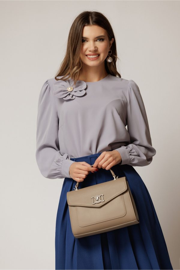 bluza-dy-fashion-gri-cu-maneci-bufante-si-floare-cu-perla-la-bust-1423333-1134286-4.jpeg Bluza DY Fashion gri cu maneci bufante si floare cu perla la bust