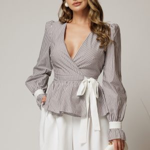 bluza-dy-fashion-gri-in-dungi-din-poplin-cu-decolteu-petrecut-si-maneci-evazate-1458601-1148863-4.jpeg Bluza DY Fashion gri in dungi din poplin cu decolteu petrecut si maneci evazate