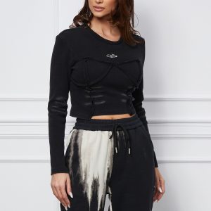 bluza-lora-scurta-neagra-cu-model-1258000-1020271-4.jpeg Bluza Lora scurta neagra cu model