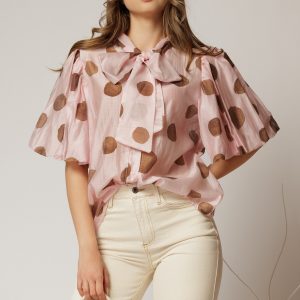 bluza-roz-cu-buline-mari-din-tencel-cu-maneci-bufante-si-guler-funda-1467799-1154899-4.jpeg Bluza roz cu buline mari din tencel cu maneci bufante si guler funda