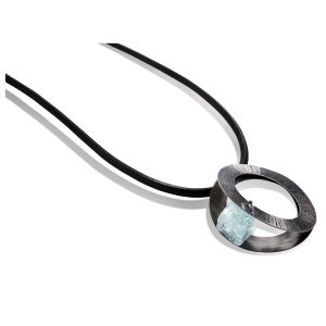 Colier lung Oyster cu cerc dublu si piatra naturala de fluorina, din alama placata cu gun metal