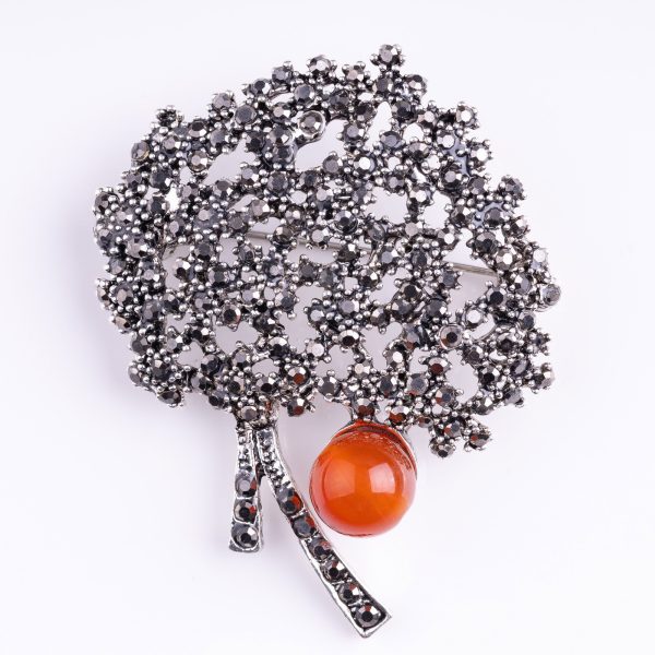 brosa-metalica-argintie-pomul-vietii-cu-pietricele-mici-argintii-si-carneol-829790.jpg Brosa metalica argintie Pomul Vietii cu pietricele mici argintii si carneol