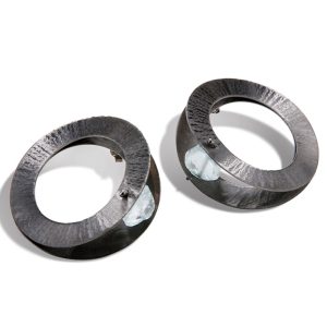 cercei-join-cu-cerc-si-dreptunghi-cu-cristale-din-alama-placata-cu-gun-metal-copie-286127.jpg Cercei Oyster cu cerc dublu si piatra naturala de fluorina, din alama placata cu gun metal