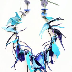 Colier handmade  din piele naturala, asimetric, nuante bleu turcoaz ,unicat