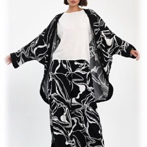 Compleu 3 piese cu bluza alba, pantaloni si blazer cu imprimeu alb-negru