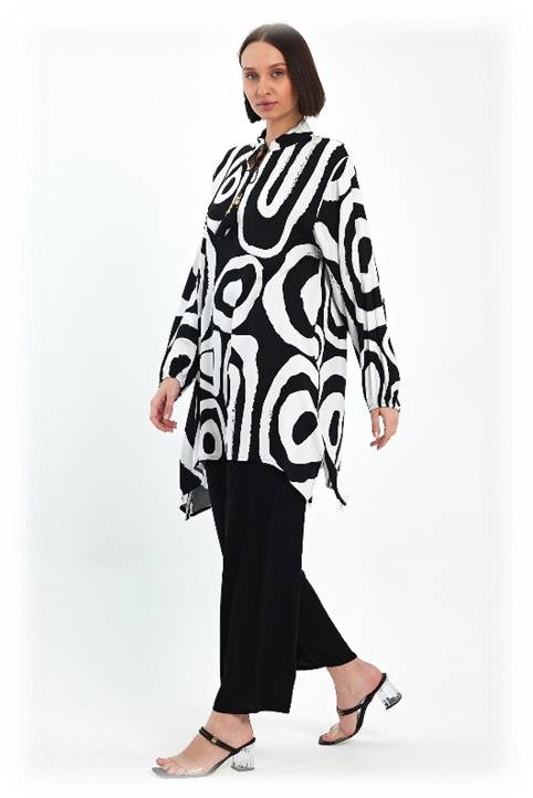 compleu-cu-bluza-scurta-tip-tunica-si-pantaloni-negru-cu-alb-643134.jpg Compleu cu bluza lunga tip tunica si pantaloni, negru cu alb