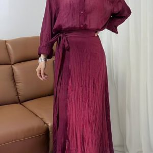 Compleu din vascoza si bumbac, creponate cu camasa si fusta petrecuta, bordo