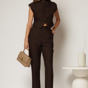 Compleu DY Fashion maro cu pantaloni si vesta cu nasturi asimetrici