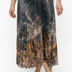 fusta-eleganta-plisata-satinata-cu-imprimeu-floral-artistic-782137.jpeg Fusta eleganta, plisata, satinata, cu imprimeu floral artistic