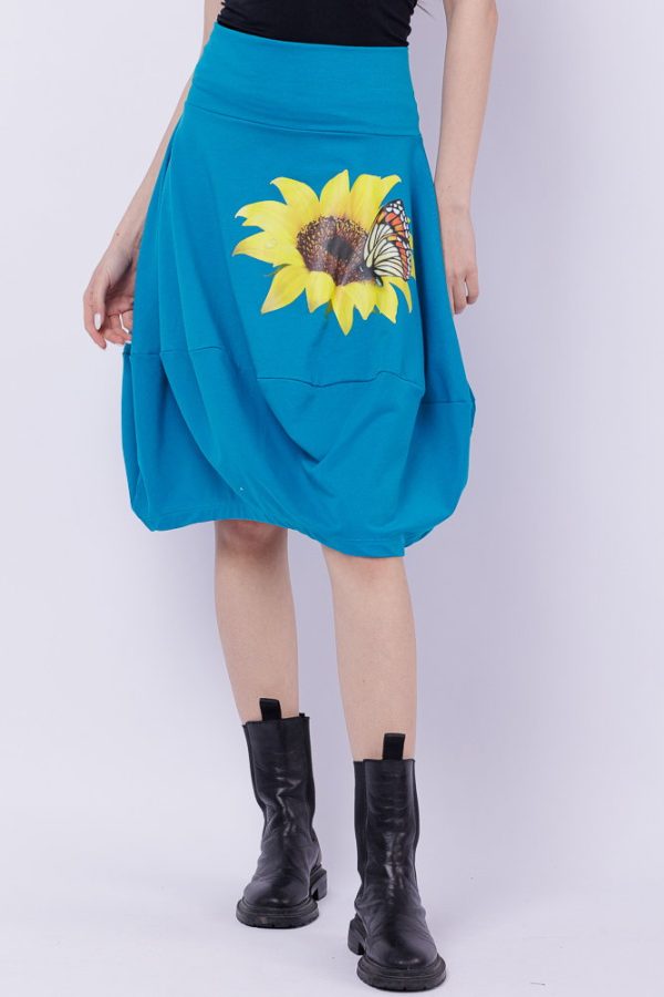 fusta-neagra-din-jerseu-midi-tip-lalea-cu-imprimeu-floarea-soarelui-si-fluture-copie-360712.jpg Fusta albastra din jerseu, midi, tip lalea, cu imprimeu floarea soarelui si fluture