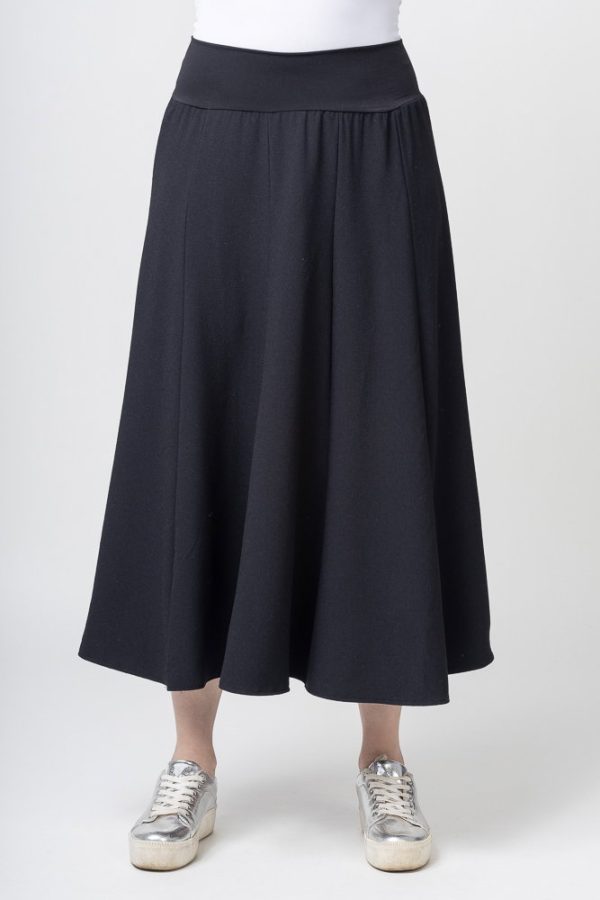 fusta-neagra-in-clini-midi-din-vascoza-copie-7153-8768.jpg Fusta neagra in clini, lunga, din vascoza (88 cm)