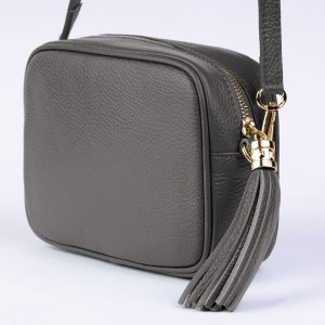 Geanta crossbody gri inchis din piele naturala, cu ciucure din piele