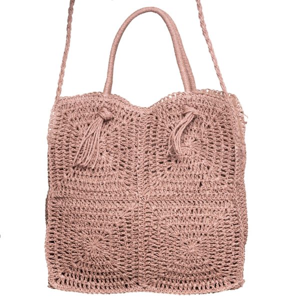 geanta-crossbody-mica-impletita-cu-franjuri-decorativi-pe-capac-roz-prafuit-copie-7328-5327.jpg Geanta crossbody patrata mare, impletita cu noduri decorative, roz prafuit