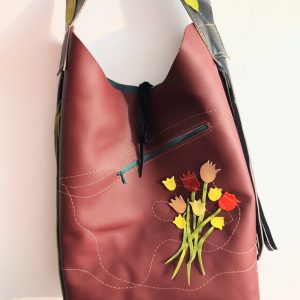Geanta bordeaux tip sac,din piele naturala ,cu lalele