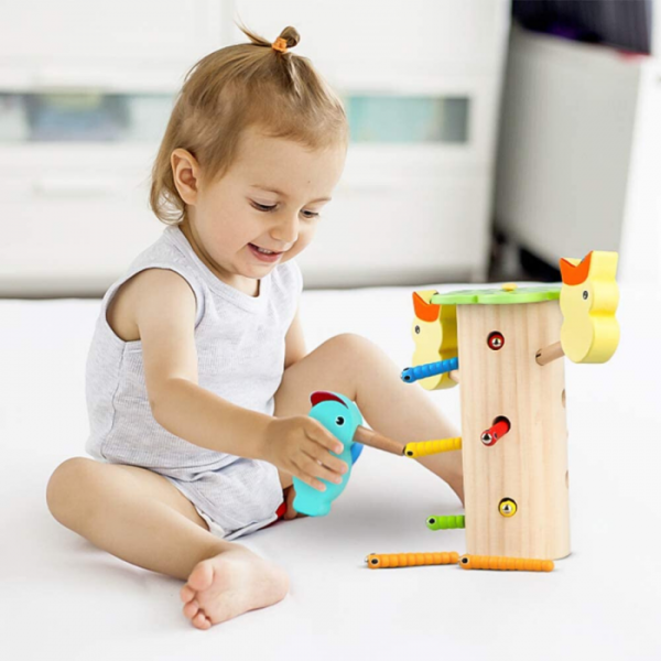 joc-magnetic-din-lemn-ciocanitoarea-prinde-viermisorii-din-copac-2285-487488.png Joc magnetic din lemn Ciocanitoarea prinde viermisorii din copac