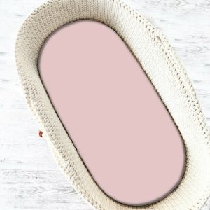 miminu-cearceaf-cu-elastic-pentru-landou-carucior-si-cosulet-dimensiune-80x35-cm-din-bumbac-colectia-royal-powder-pink-2180519-4.jpeg Cearceaf cu elastic, MimiNu, Pentru landou, carucior si cosulet, Dimensiune 80x35 cm, Din bumbac certificat Oeko Tex Standard 100, Colectia Royal, Powder Pink