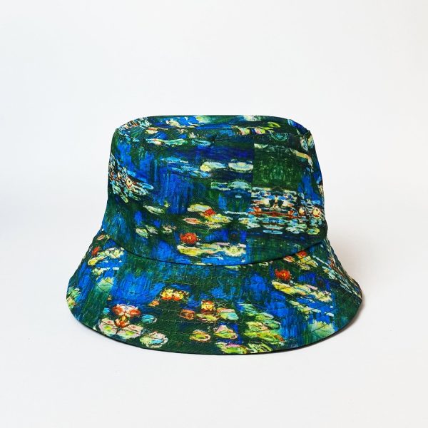 palarie-unisex-cu-doua-fete-imprimata-cu-reproducere-dupa-o-pictura-cu-lanuri-de-grau-copie-540935.jpg Palarie tip bucket unisex cu doua fete imprimata cu model inspirat dupa Nuferii de Claude Monet