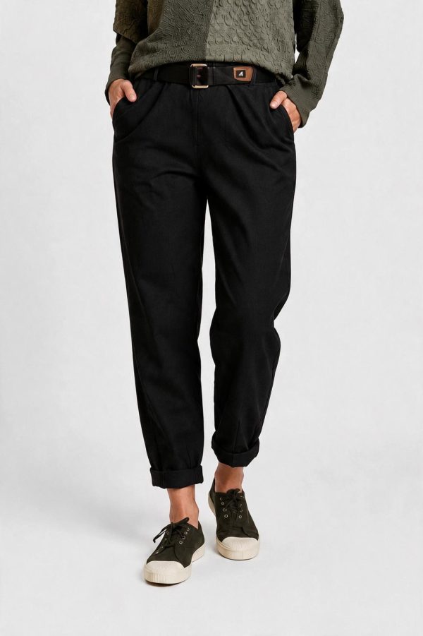 Pantaloni cu pense si croi relaxat conic, negri