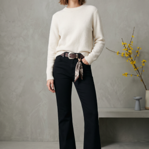 pantaloni-jeans-negru-cudi-croiala-evazata-flare-cu-curea-maro-cu-satin-inclusa-328850.png Pantaloni jeans negri, croiala evazata, flare, cu curea maro cu satin inclusa