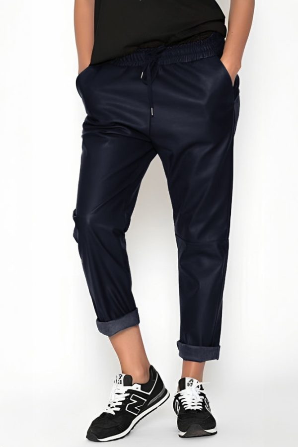 pantaloni-lungi-negri-din-piele-ecologica-cu-snur-in-talie-copie-317144.jpg Pantaloni lungi bleumarin din piele ecologica cu snur in talie