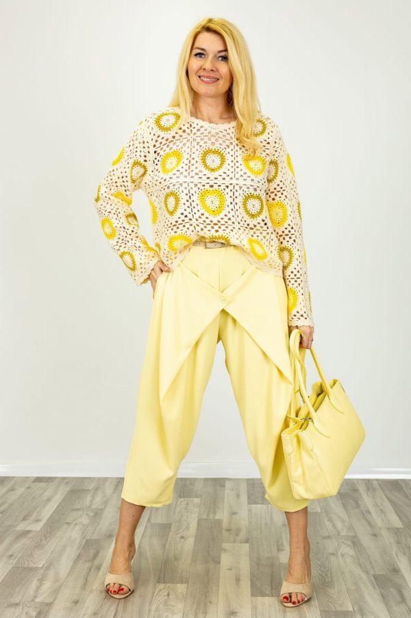 pantaloni-maro-cu-design-urban-petrecut-cu-nasture-copie-835986.jpg Pantaloni galbeni cu design urban petrecut cu nasture