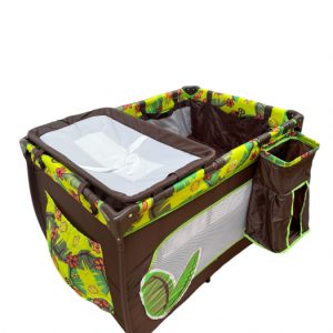 patut-cu-masa-de-infasat-cu-doua-nivele-si-carusel-cu-jucarii-p02-maro-cu-verde-958456.jpeg Patut cu masa de infasat, cu doua nivele, saltea si sac colector, P02 maro cu verde