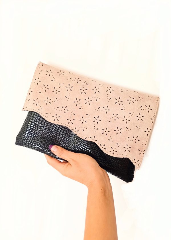 Plic negru și roz pudra , din piele naturala cu efect dantelat  ,handmade ,unicat