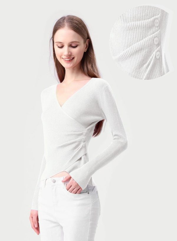 pulover-cu-striatii-cu-bust-petrecut-in-v-si-nasturei-pe-o-parte-copie-502146.jpg Pulover alb cu striatii, cu bust petrecut in V si nasturei pe-o parte