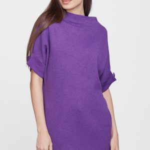 Rochie scurta tricotata, cu maneca scurta si nasture, din vascoza, mov